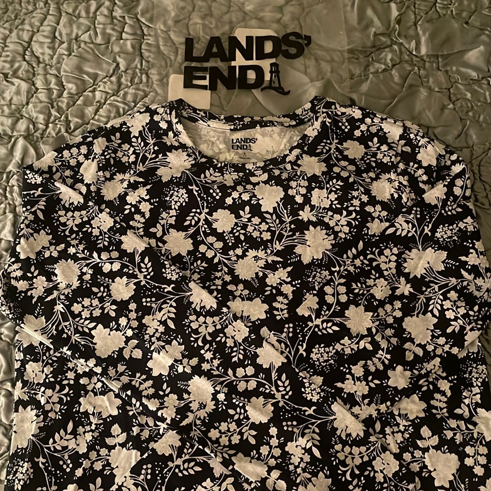 Lands End Supima Cotton Relaxed LS Floral Pattern Crew Neck Tee Small NWT